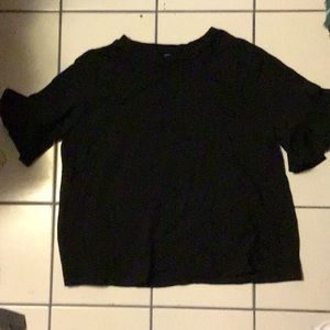 Black ruffled short sleeve tshirt